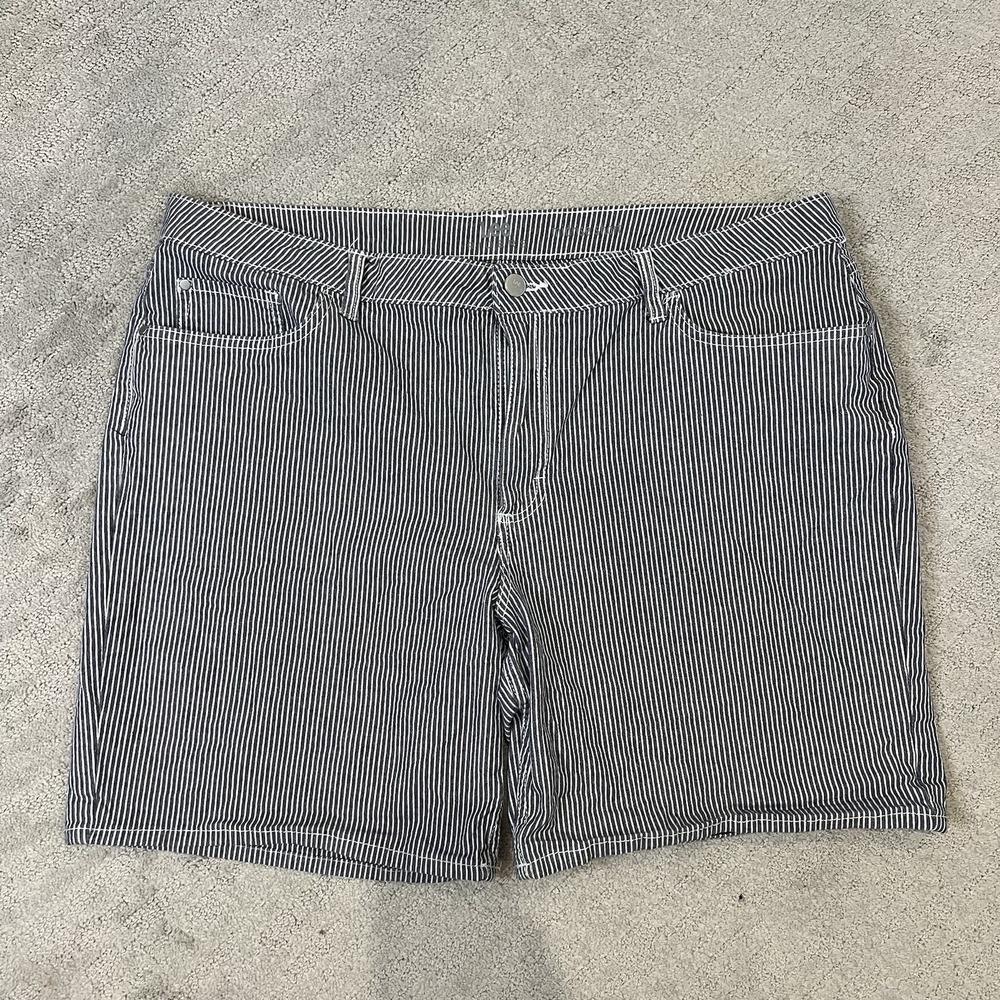 Lee‎ Riders Women's Mid Rise Shorts Size 20M Pin Stripes Bluegray Color